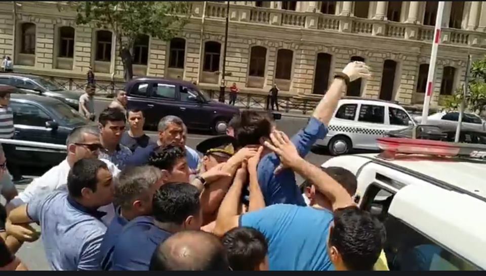 İranda 66 740 dövlət məmuru işdən azad edilib