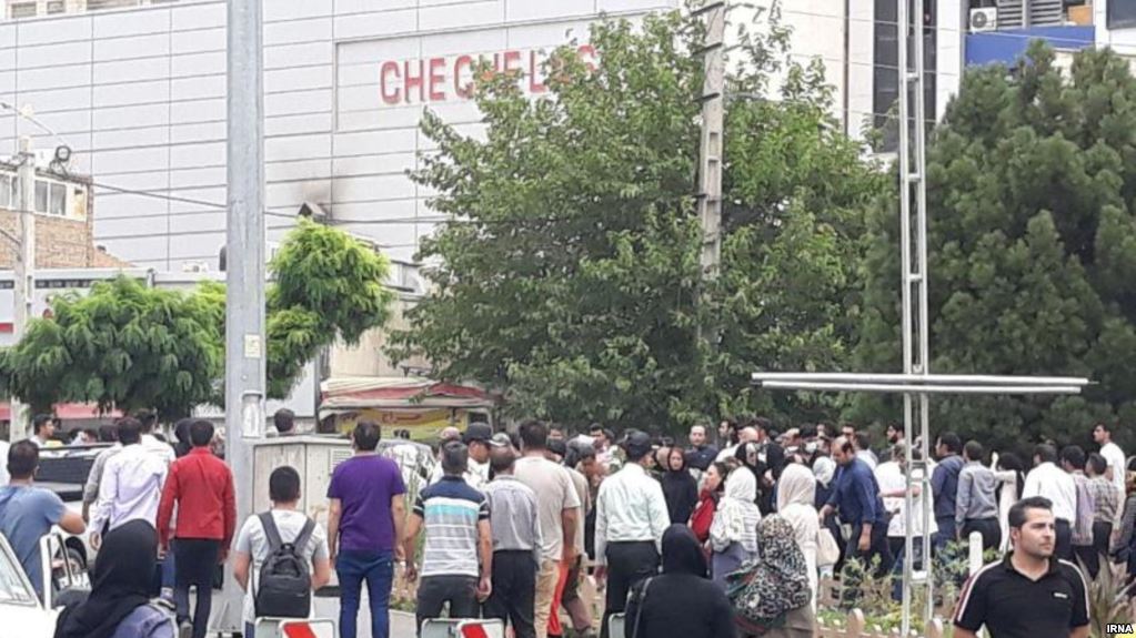 İsfahan şəhərində artıq 3-cü gündür etirazlar davam edir