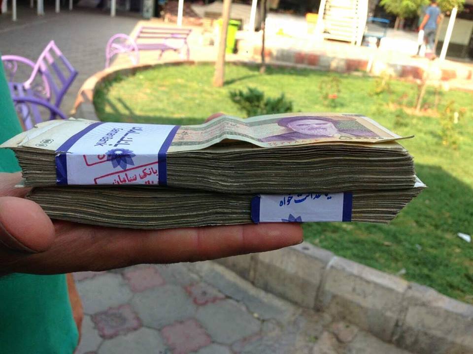 İranda dolların məzənnəsi 140 min riala çatdı