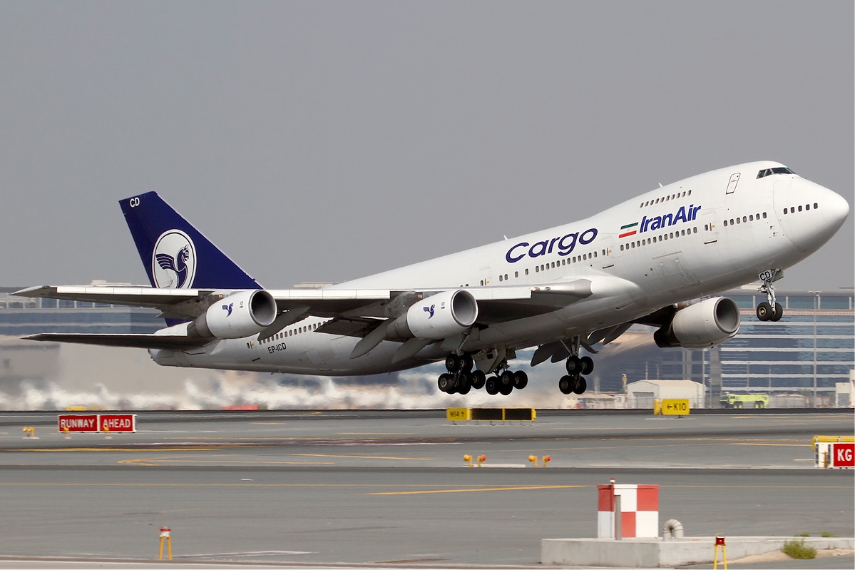 İran Qətərə ərzaqla dolu təyyarələr göndərib