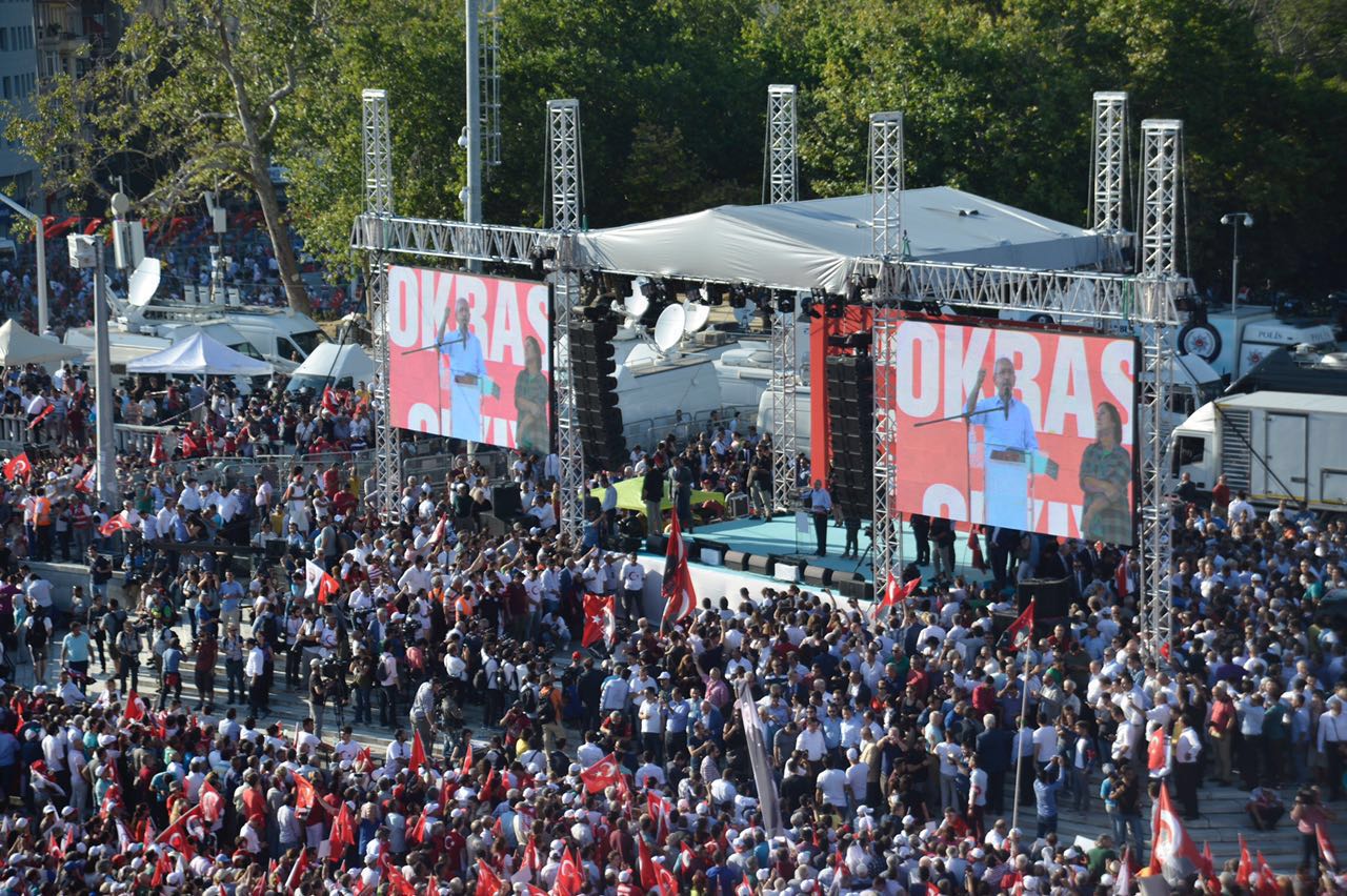 İstanbulda "Cümhuriyyət və demokratiya" mitinqi keçirilib (fotolar)
