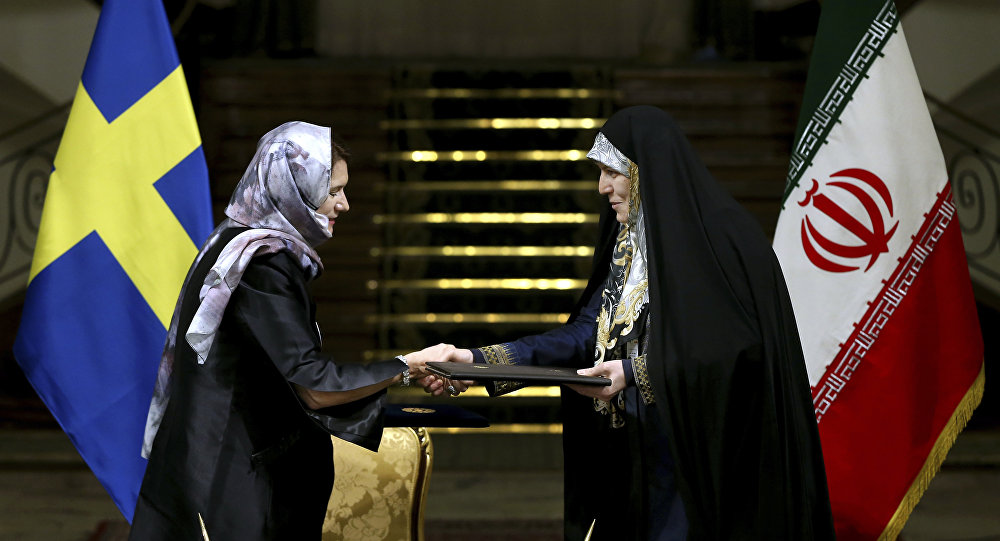 İsveç höküməti nümayəndələrinin İranda hicab geyməsini müdafiə edib