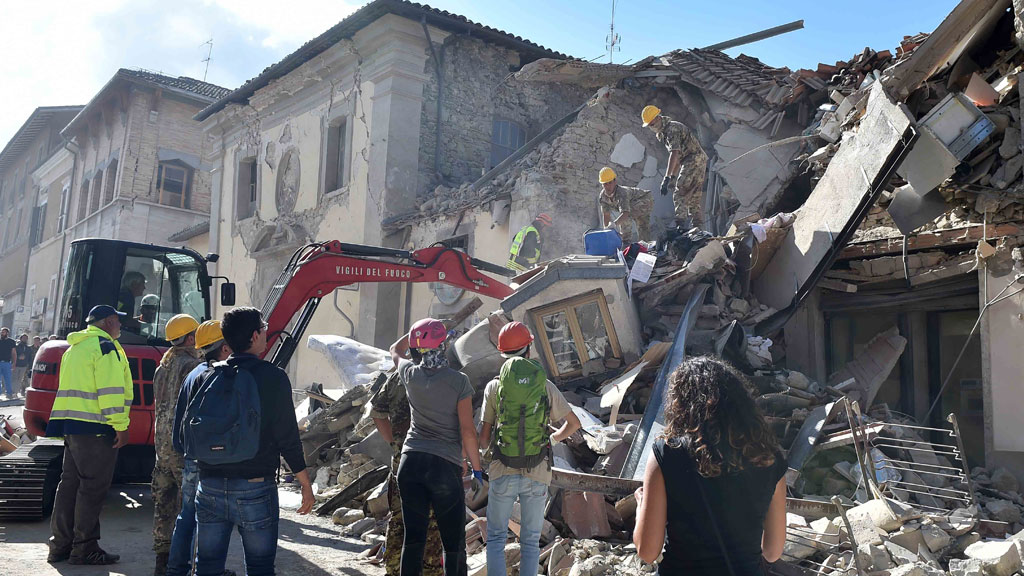 İtaliyada zəlzələdə ölənlərin sayı 290-a çatıb