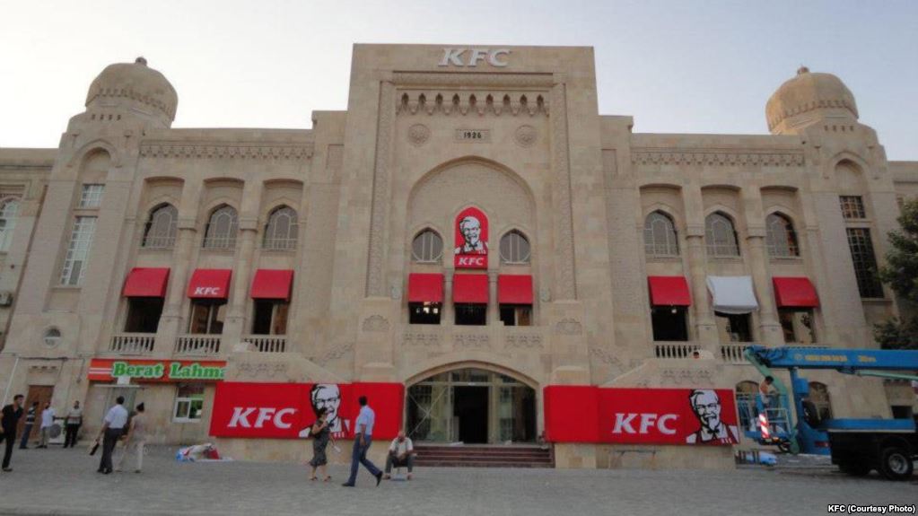 Tarixi binada yerləşən məşhur "fast-food" restoranı bağlanıb