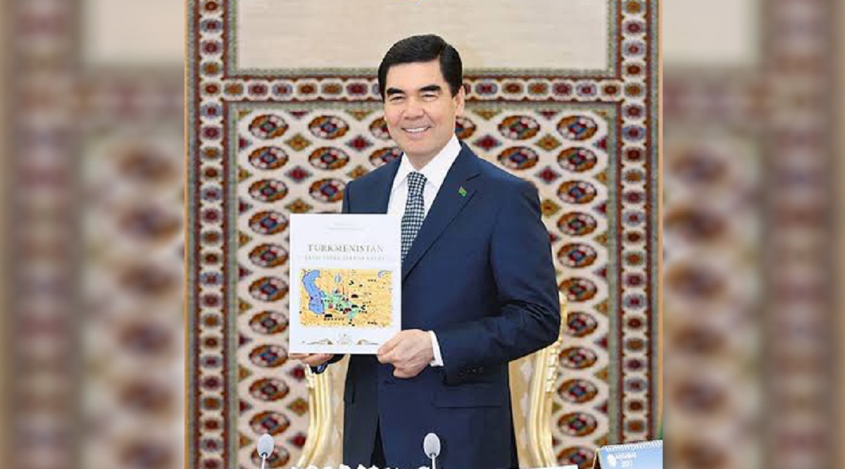 Türkmənistanda yeni qanun: Prezidentin kitabını çantalarında gəzdirməyən şagirdlər məktəbdən qovulacaqlar
