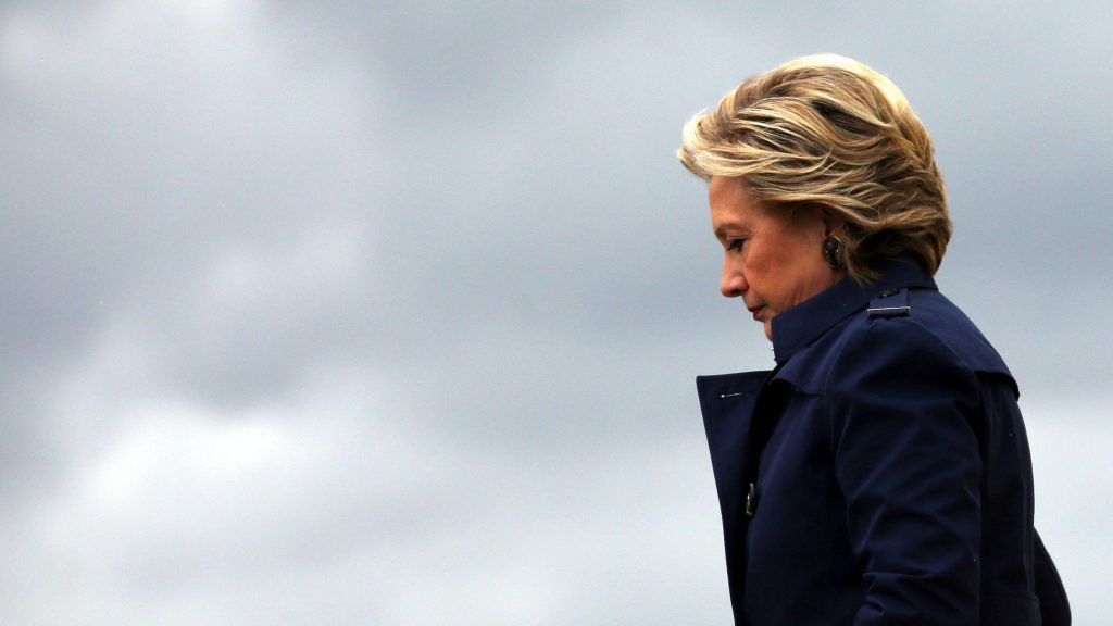 Hillary Clintonun halı pisləşib