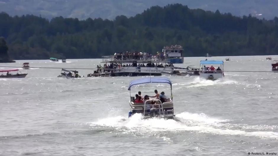 Kolumbiyada 150 turisti daşıyan gəmi batıb