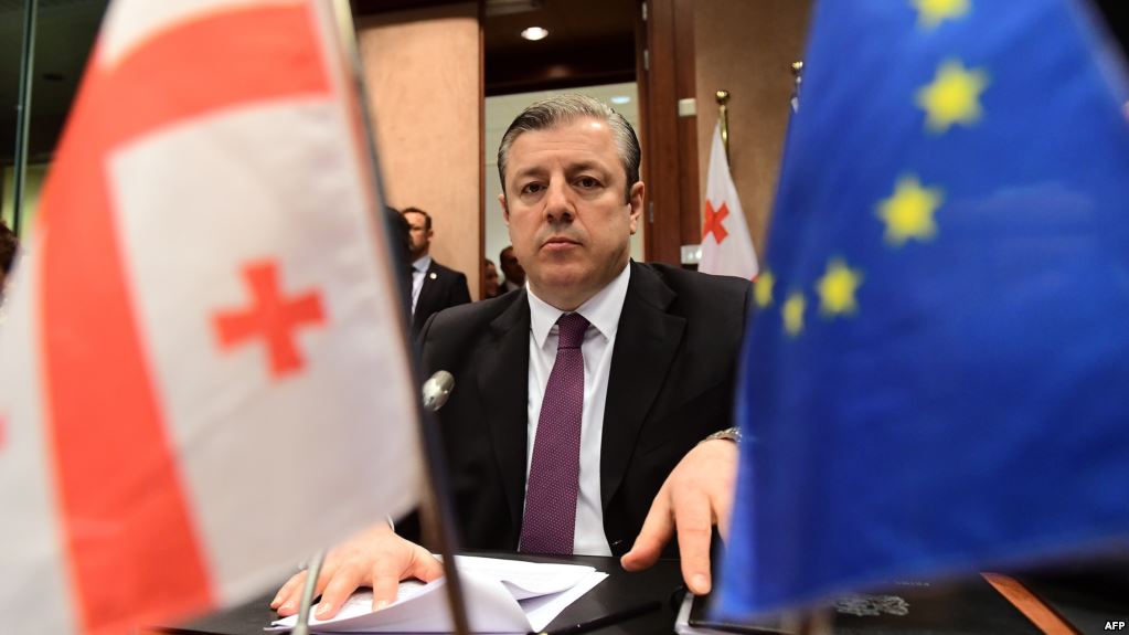 Gürcü politoloq: "Əfqan Muxtarlıya görə nazirlərin qurban verilməsi yetərli deyil"