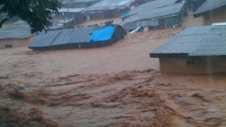 Syerra-Leone baş vermiş torpaq sürüşməsi nəticəsində azı 312 nəfər ölüb