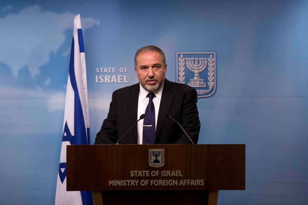 İlham Əliyev İsrailin müdafiə naziri ilə görüşüb