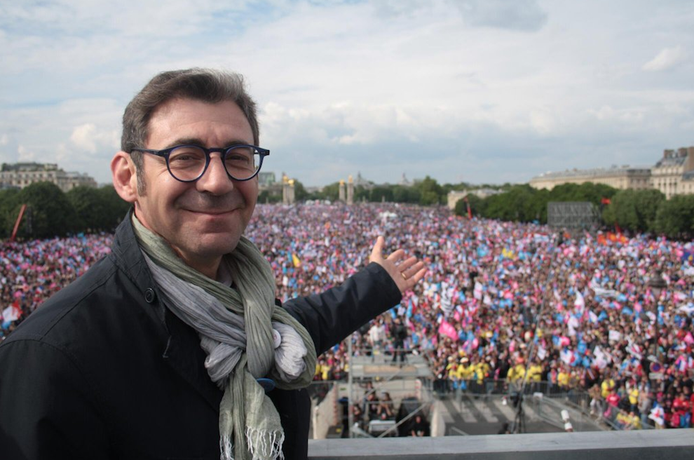 Azərbaycan hakimiyyətindən milyonlar alan lobbiçi məhkəmə qarşısına çıxarılır