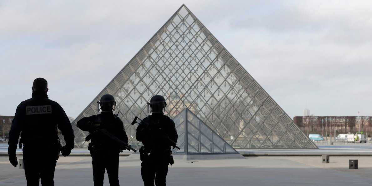 Paris hücumçusu müstəntiqlərə ifadə verməkdən imtina edir