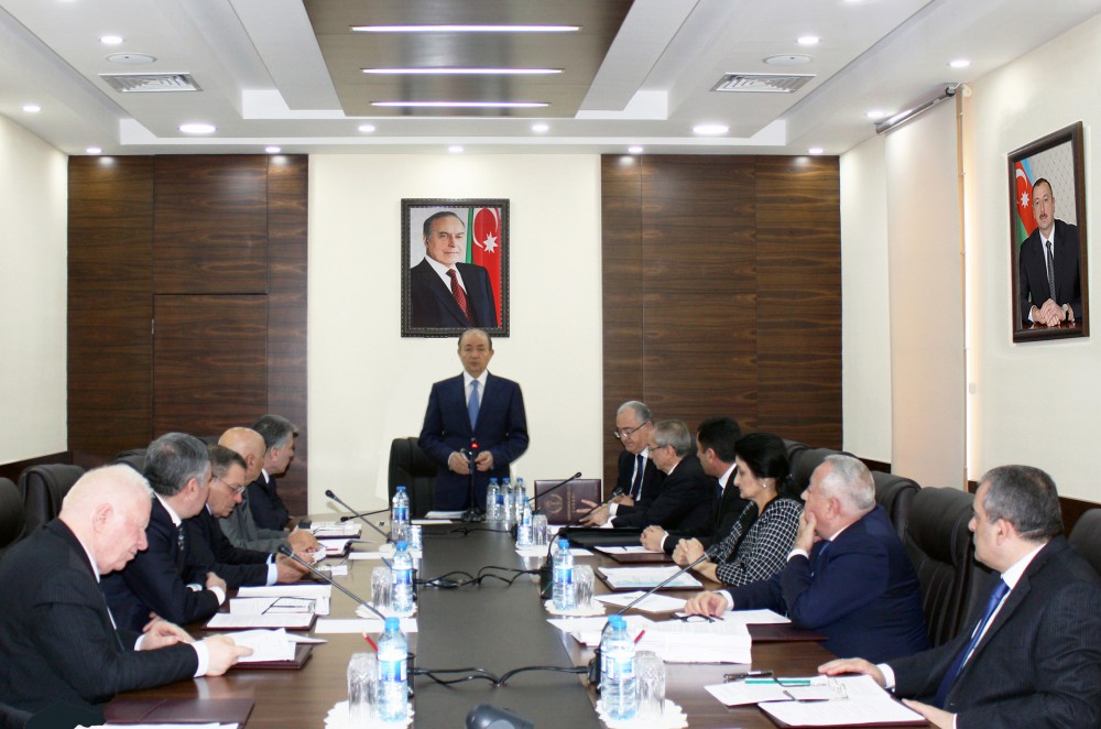 Məhkəmə hakimləri korrupsiyaya görə vəzifədən çıxarılıb, amma başqa işə keçiriliblər