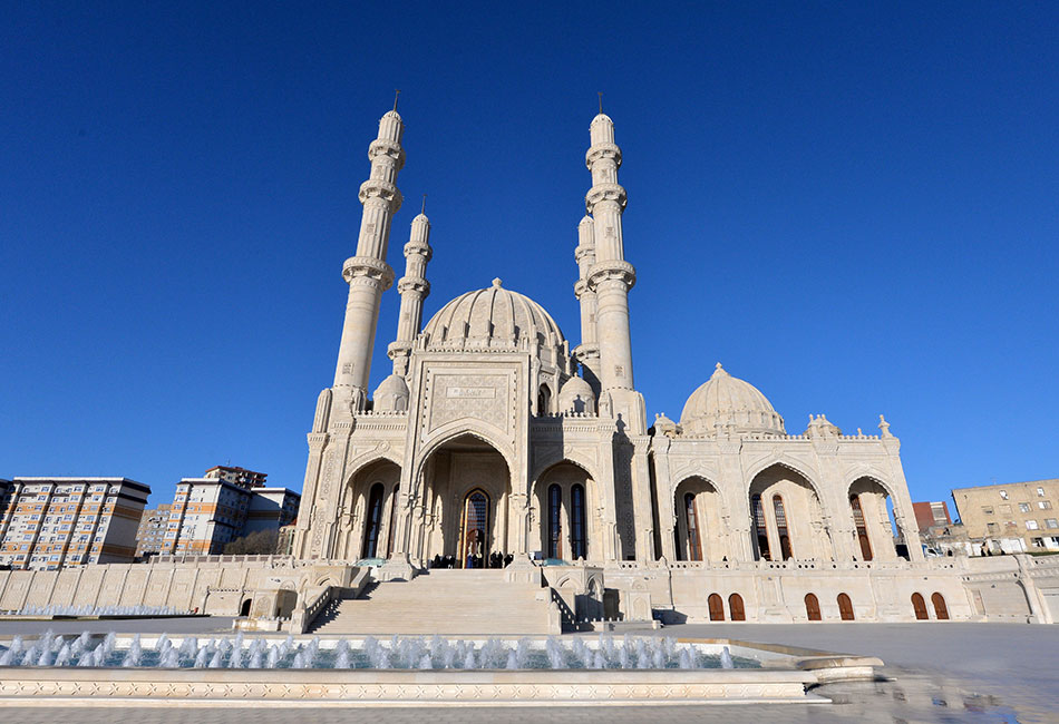 Almaniyada məscidə hücum edilib