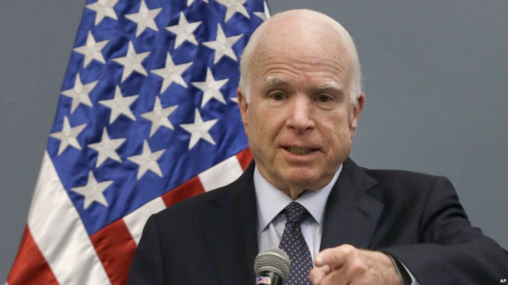 Con Makkeyn vəfat etdi