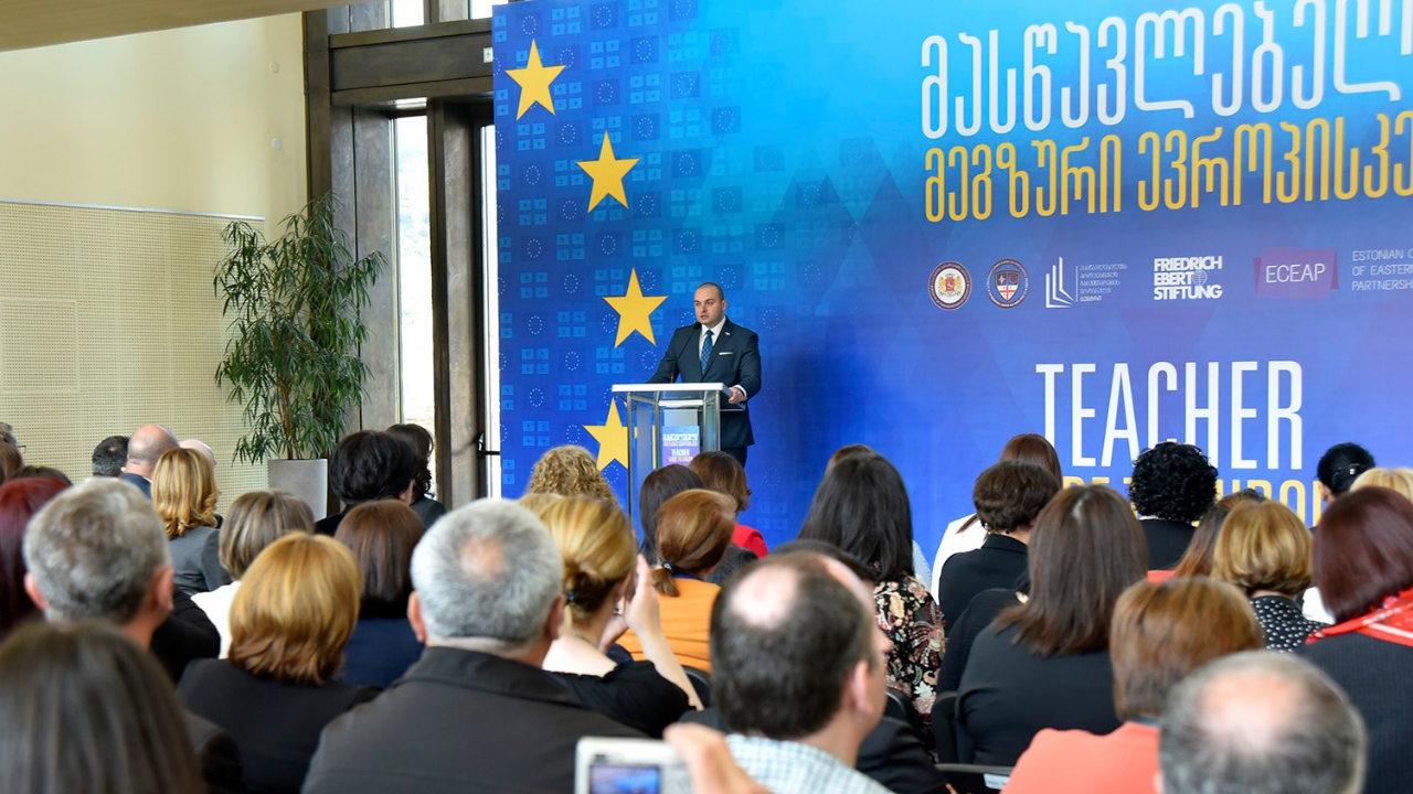 Gürcüstanın baş naziri: 'Müəllimlərin maaşları ilə bağlı vəziyyət qəbuledilməzdir'