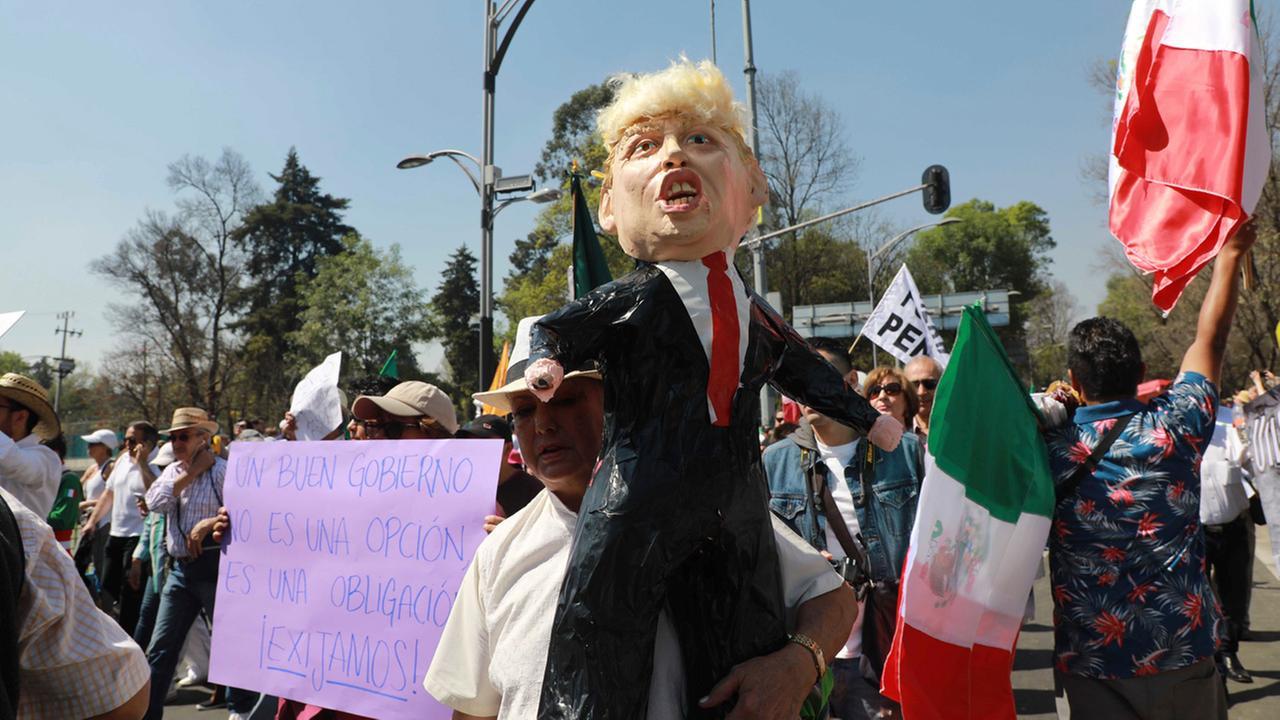 Meksikalılar Trump-ın sərhəddə divar tikintisinə etiraz edirlər