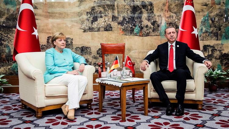 Recep Tayyip Erdoğan və Merkel arasında görüş keçirilib