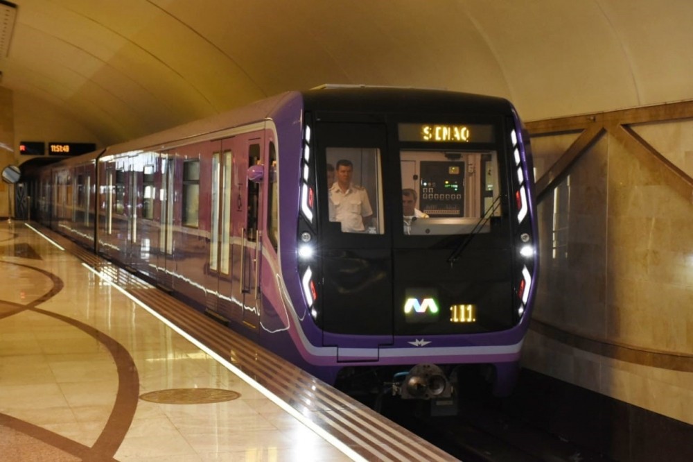 Bakı metrosunda Rusiya istehsalı daha iki qatar xəttə buraxılıb