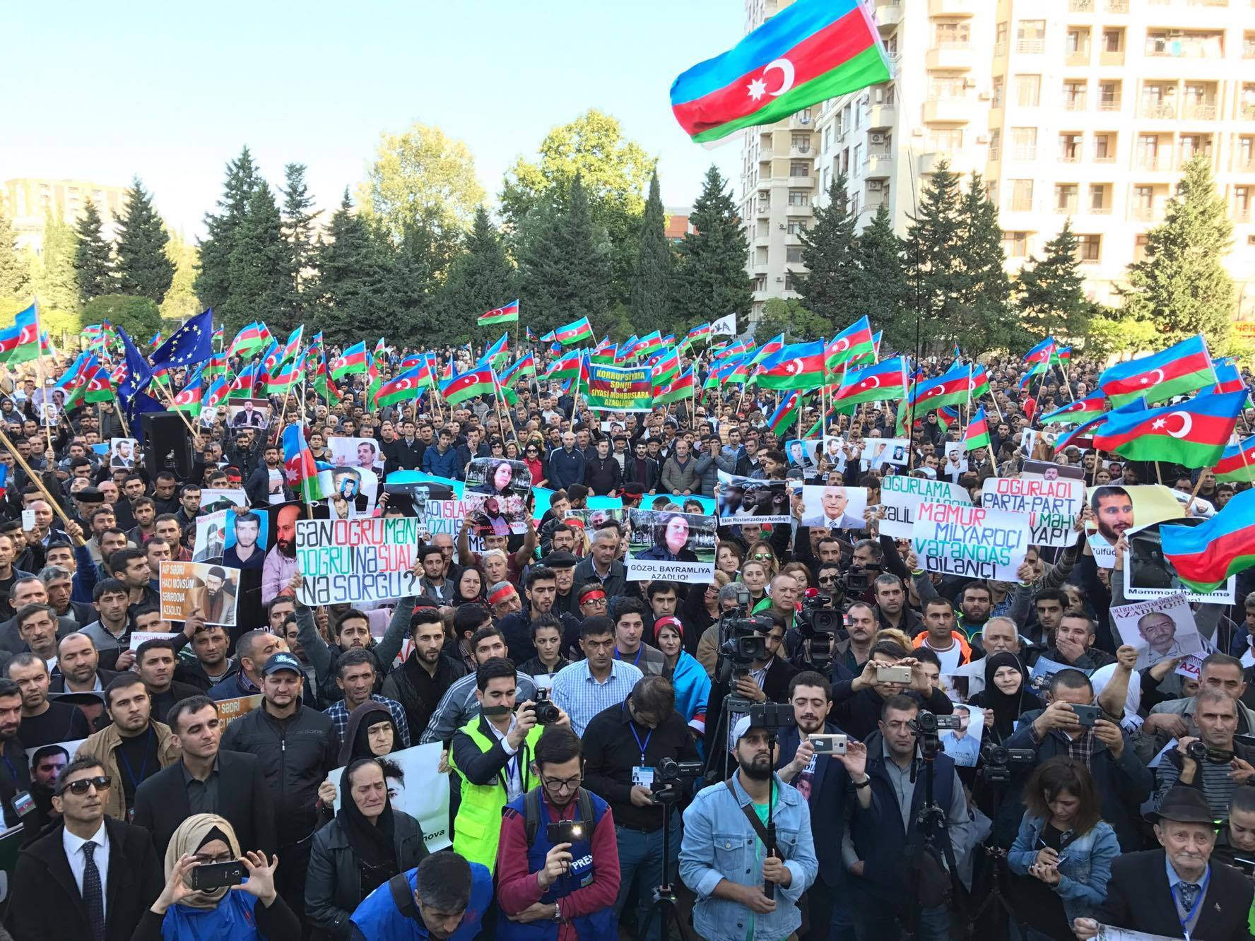 Cəbhəçi fəallar həbsdə qaldılar