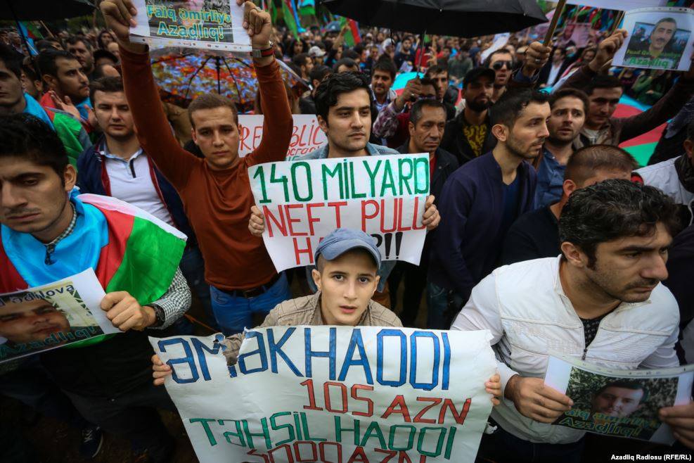 Milli Şura mitinqlərin keçirilməsini müzakirə edir