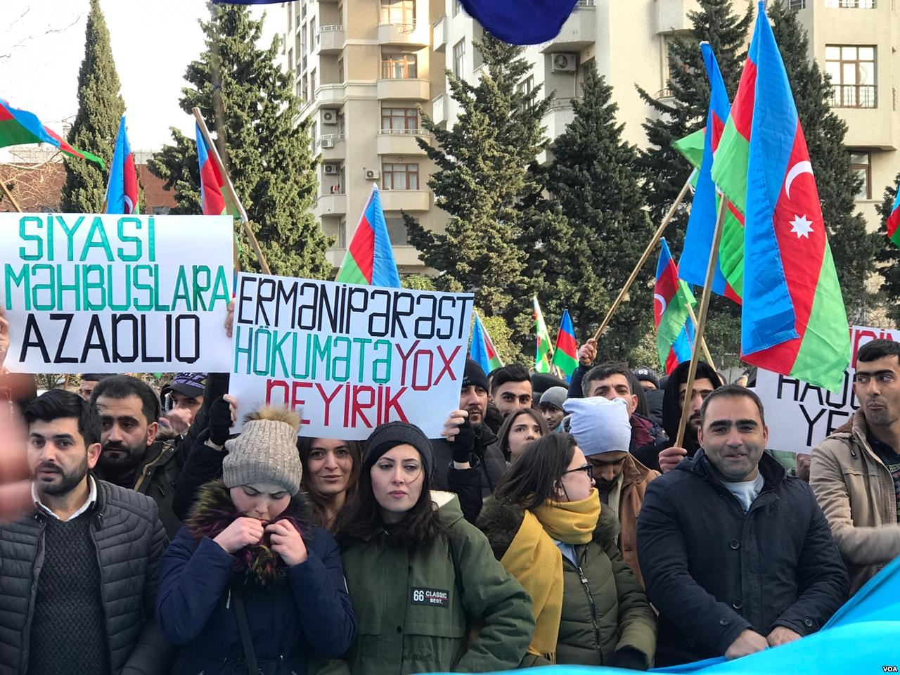 ''Mitinqdən öncə həbs edilən 4 AXCP üzvündən xəbər yoxdur''