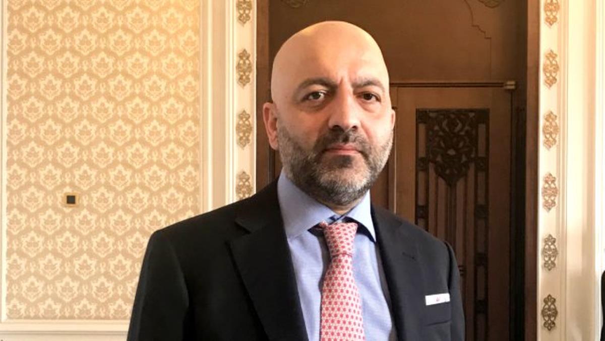 Mübariz Mənsimovun qardaşı onu dələduzluqda ittiham edərək məhkəməyə verib