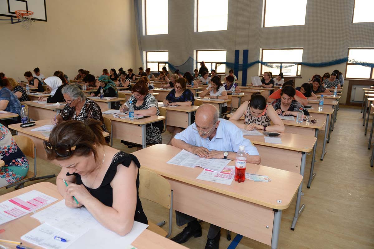 Müəllimlərin əməkhaqqı kəsilib