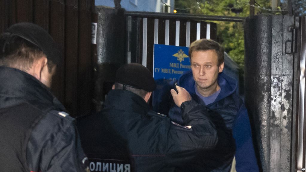 Navalny: "Belə getsə, Rusiya prezidentinin bir gözü ağ olacaq"