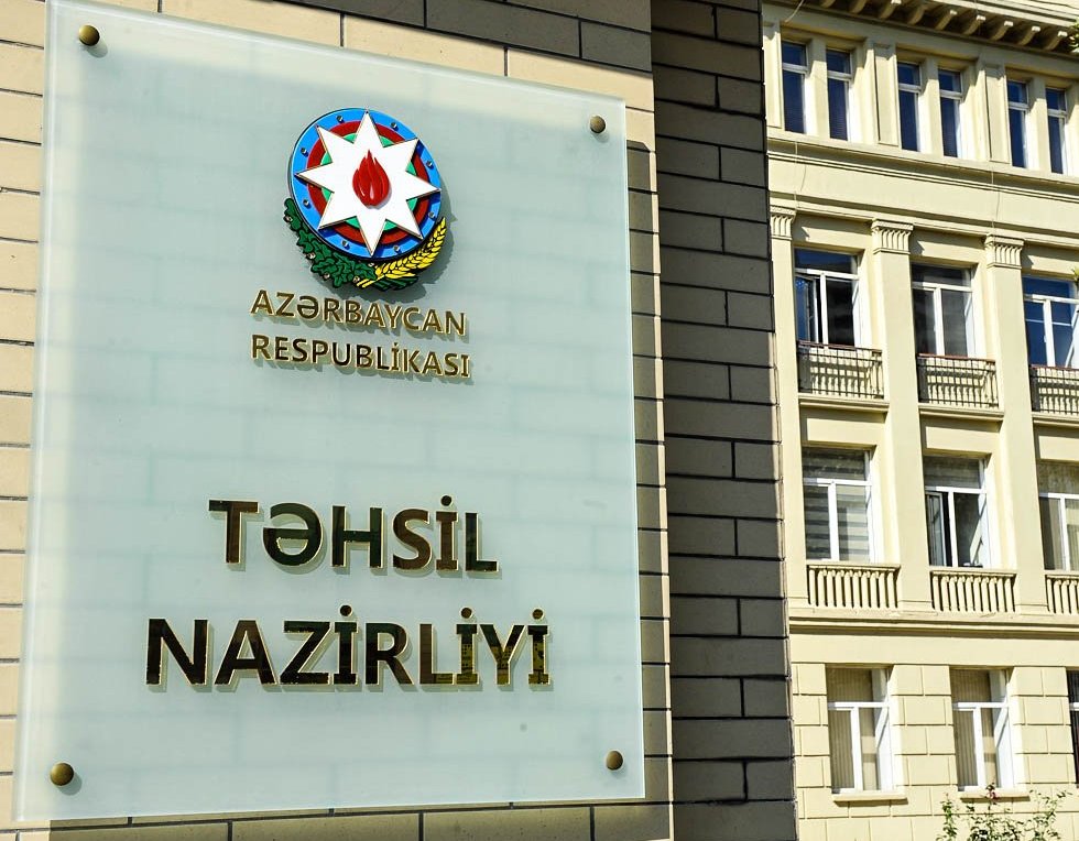 Nazirlik: "Xaricdə təhsil şirkətləri insanları aldadır"