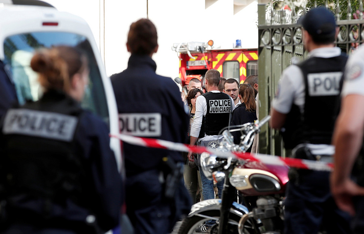 Fransada avtomobil hərbçilərə hücum edib