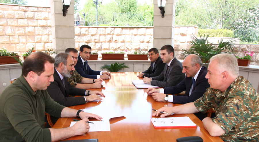 Nikol Paşinyan Qarabağda müdafiə məsələlərilə bağlı müşavirə keçirib