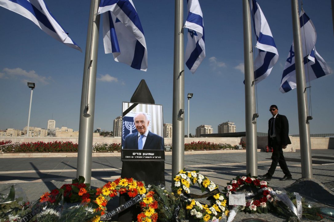 Şimon Pereslə vida mərasimi keçirilir