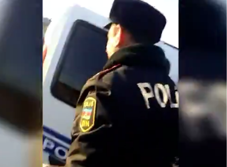 Qadını polis şöbəsində döyüb, 10 sutka həbs verdilər [video]