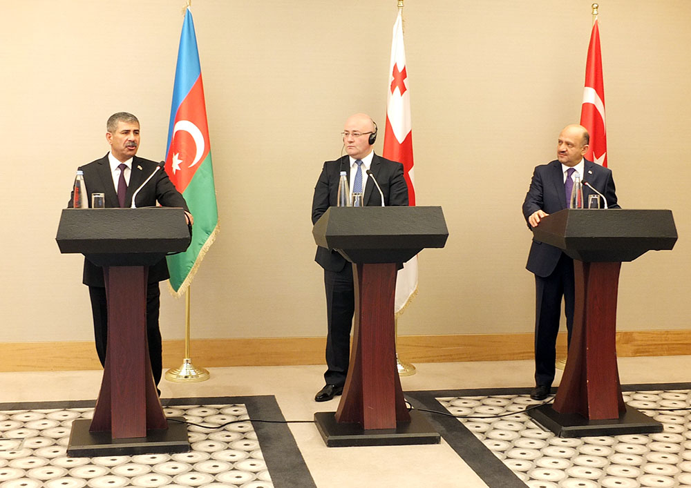 Azərbaycan, Gürcüstan və Türkiyə müdafiə nazirlərinin üçtərəfli görüşü keçirilib