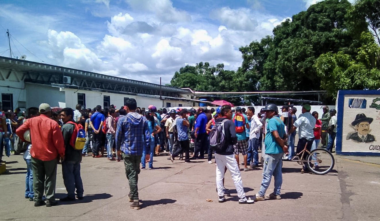 Venesuella həbsxanasında məhbuslarla nəzarətçilərin toqquşmasında 37 nəfər ölüb
