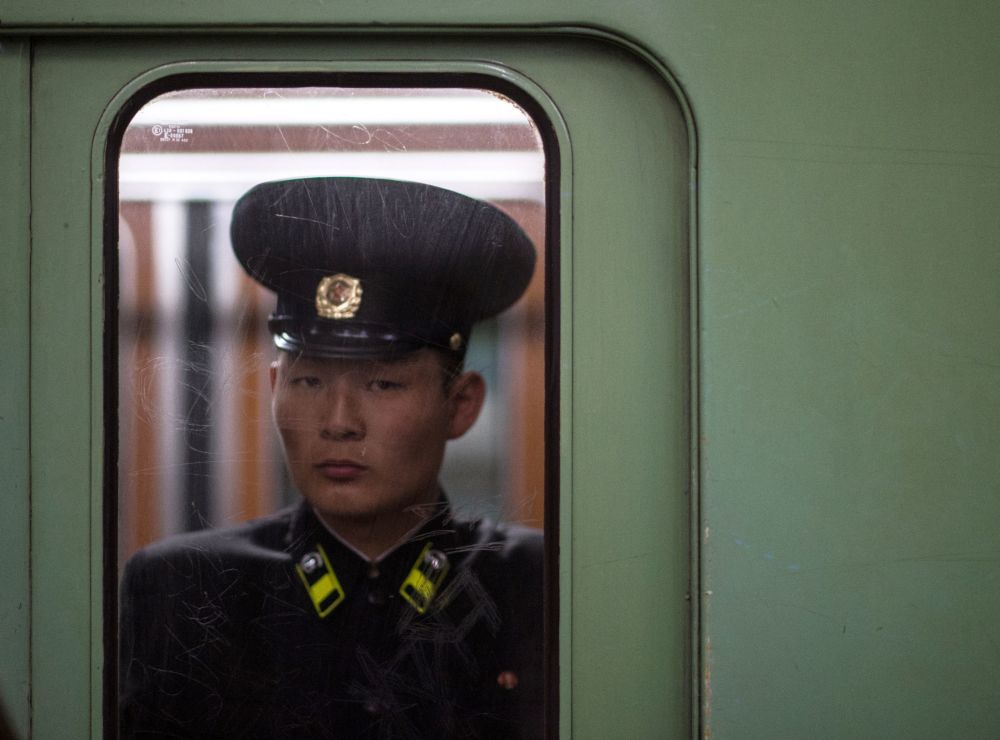 Şimali Koreyanın sirli Pxenyan metrosundan görüntülər [Fotolar]
