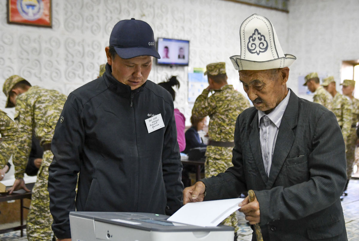 Qırğızıstanda prezident seçkilərində səsvermə başa çatıb