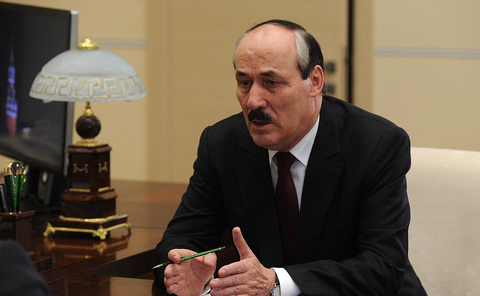 Dağıstan rəhbəri Ramazan Abdulatipov istefa ərizəsi yazıb