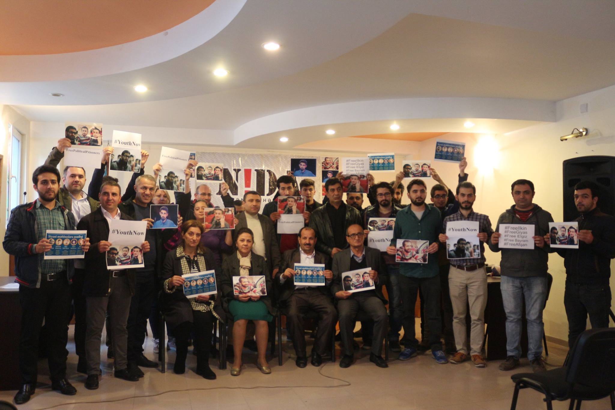 Dünya Gənclər Hərəkatı nidaçı məhbuslarla bağlı kampaniyaya qoşulub [fotolar]