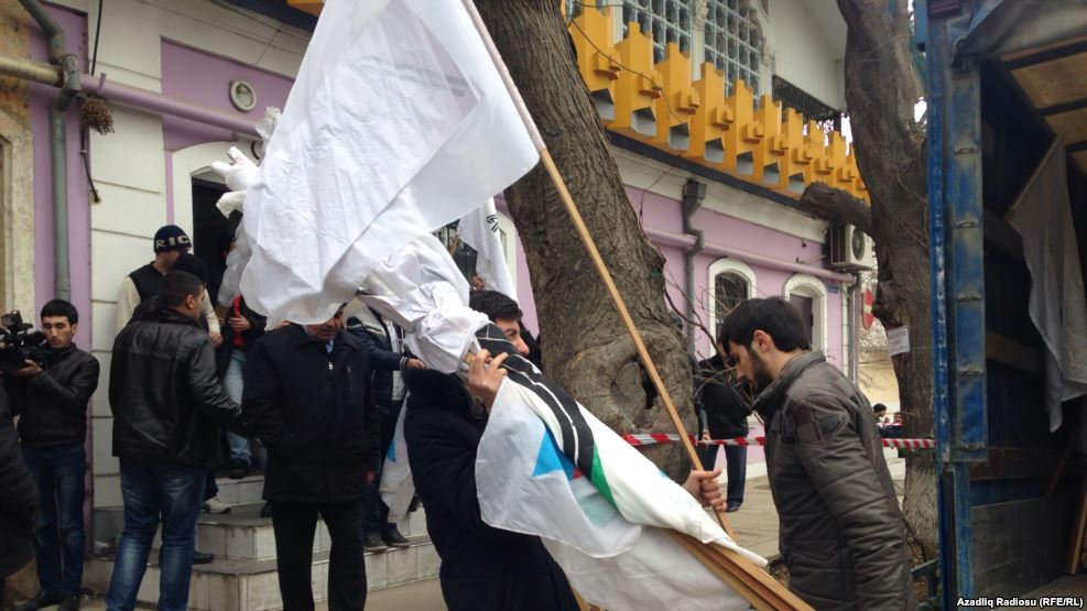 Şəkidə AXCP və Müsavatın qərargahı boşaldılıb