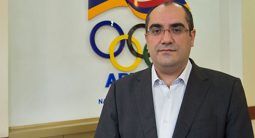 Ermənistanda nazir istefa verərək etirazçılara qoşulub