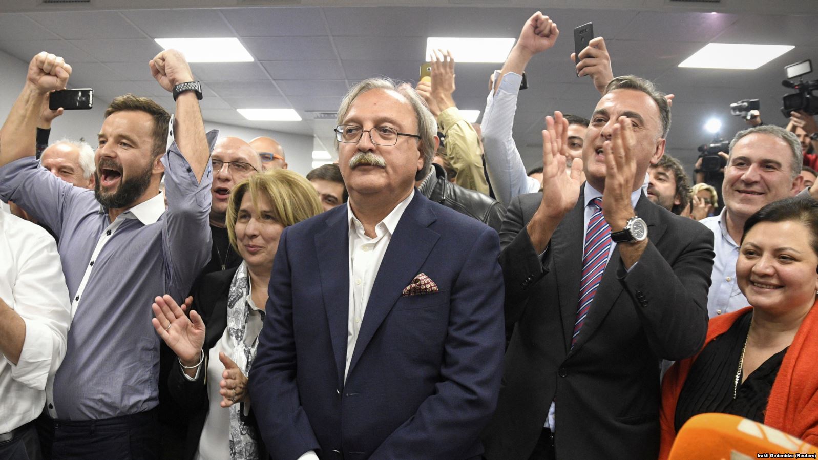 Gürcüstanda hakimiyyətin namizədi seçkini uda bilmədi, 2-ci tur olacaq