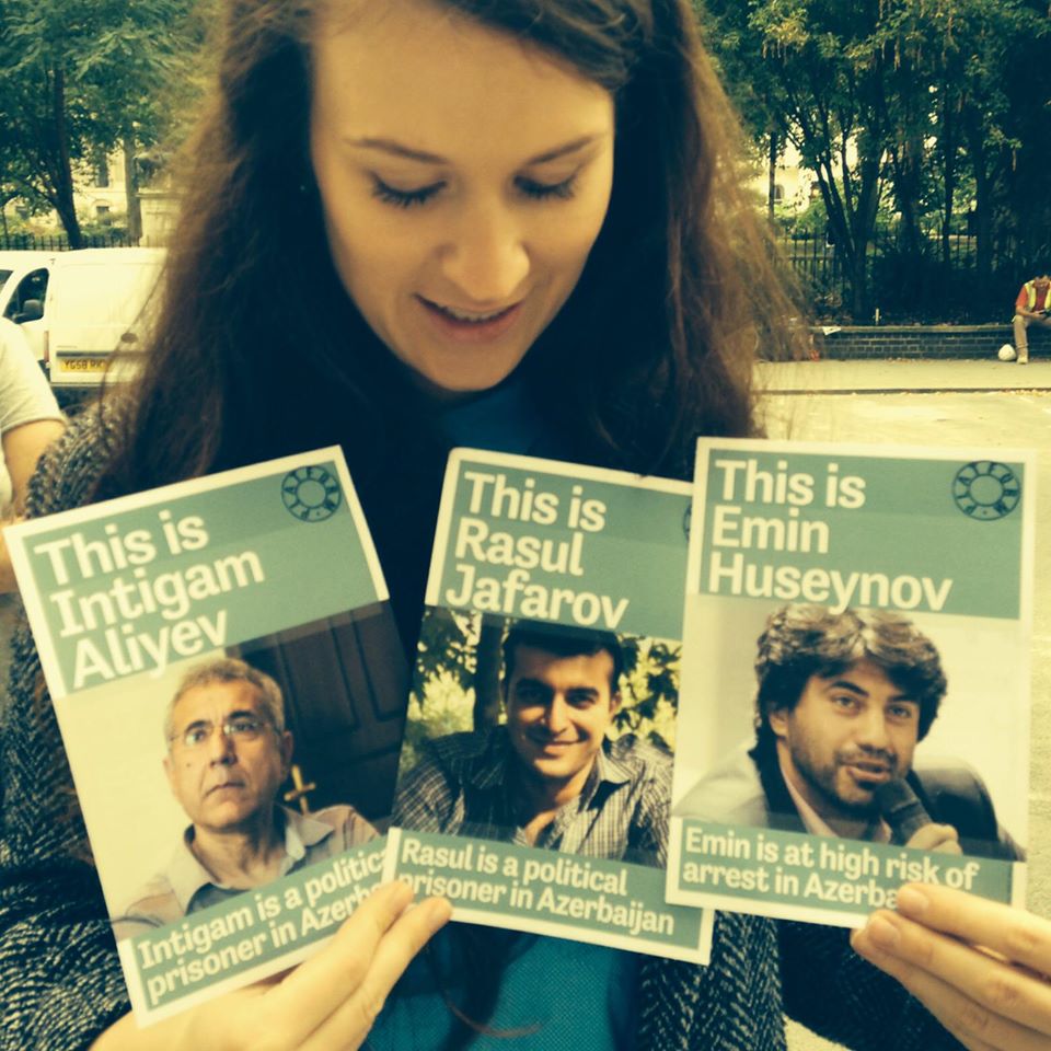 Britaniyalı hüquqşünas Bakıdan deportasiya olunub