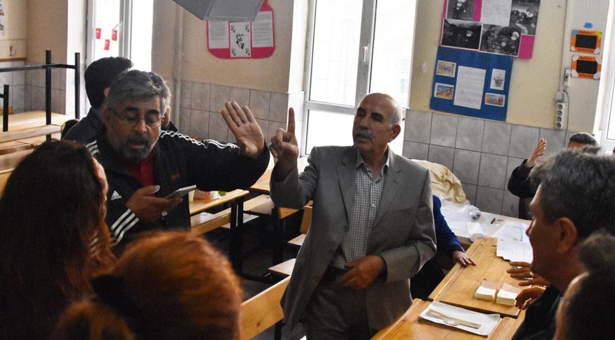 Türkiyə: İqtidar qələbəyə sevinir, müxalifət nəticələrin ləğvini tələb edir