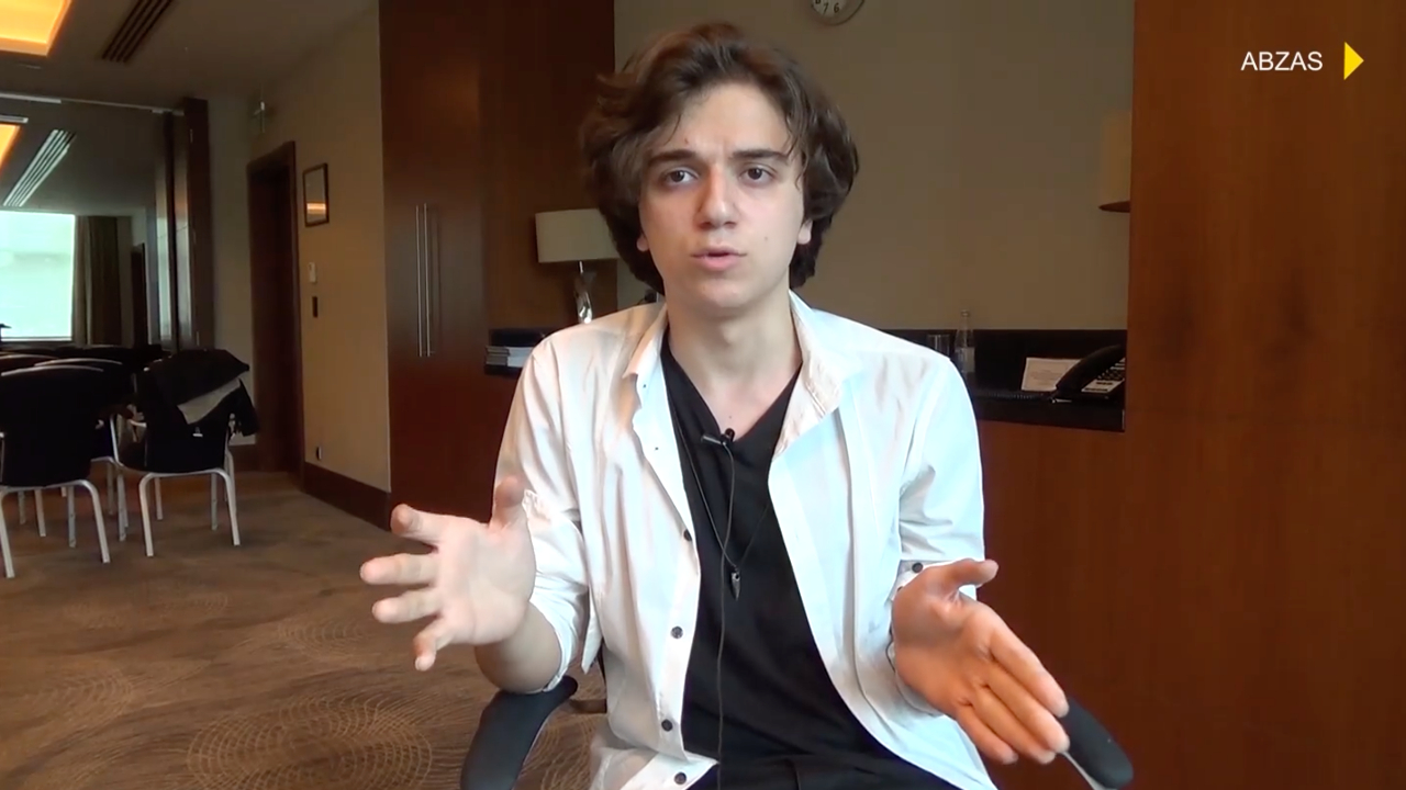 Tələbələr təhsil haqlarının və imtahanların ləğv olunmasını tələb edirlər