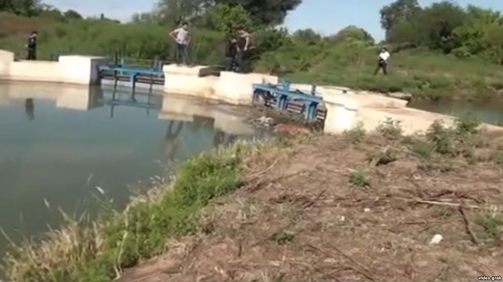 Sabirabad: "İçməli su mənbəyimiz olan anbardan, axtarsan, it leşi də taparsan"