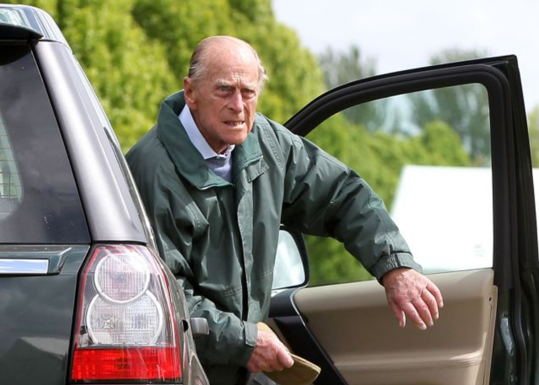 Britaniya şahzadəsi qəza törətdiyinə görə sürücülük vəsiqəsindən imtina edib