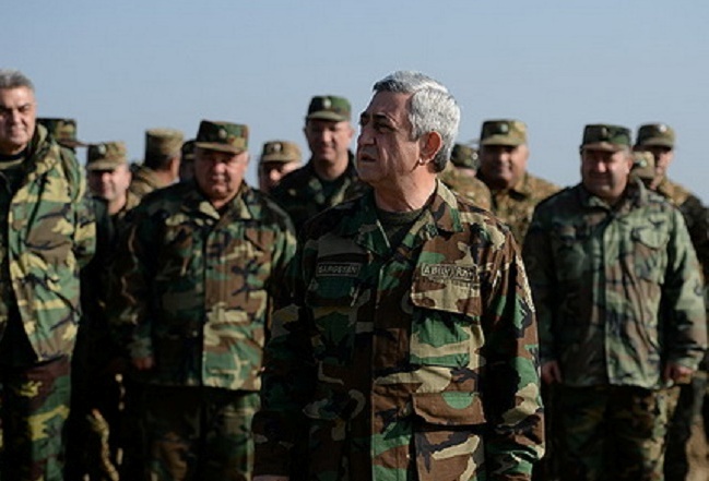 Ermənistan ordusunun zabiti iki əsgəri döyüb