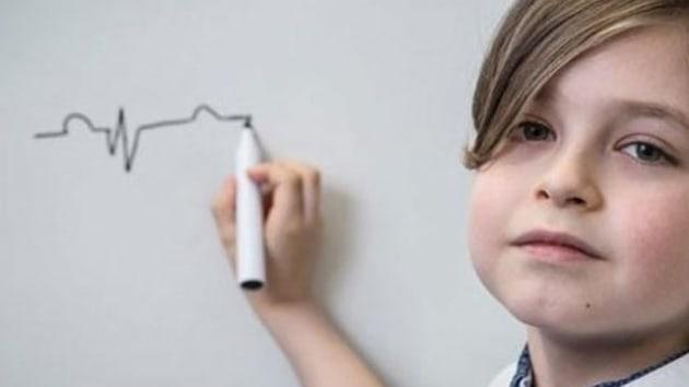 8 yaşlı uşaq tələbə oldu